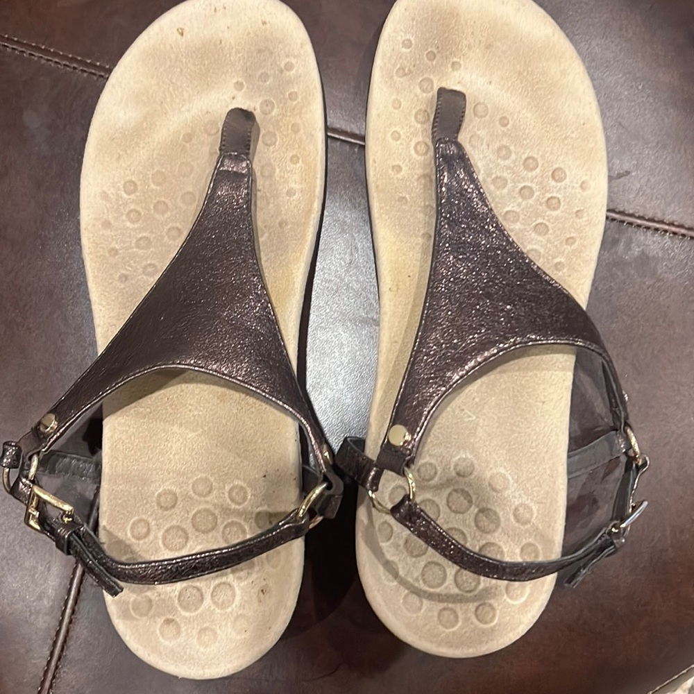 Vionic Kirra metallic bronze thong sandals womens size 10